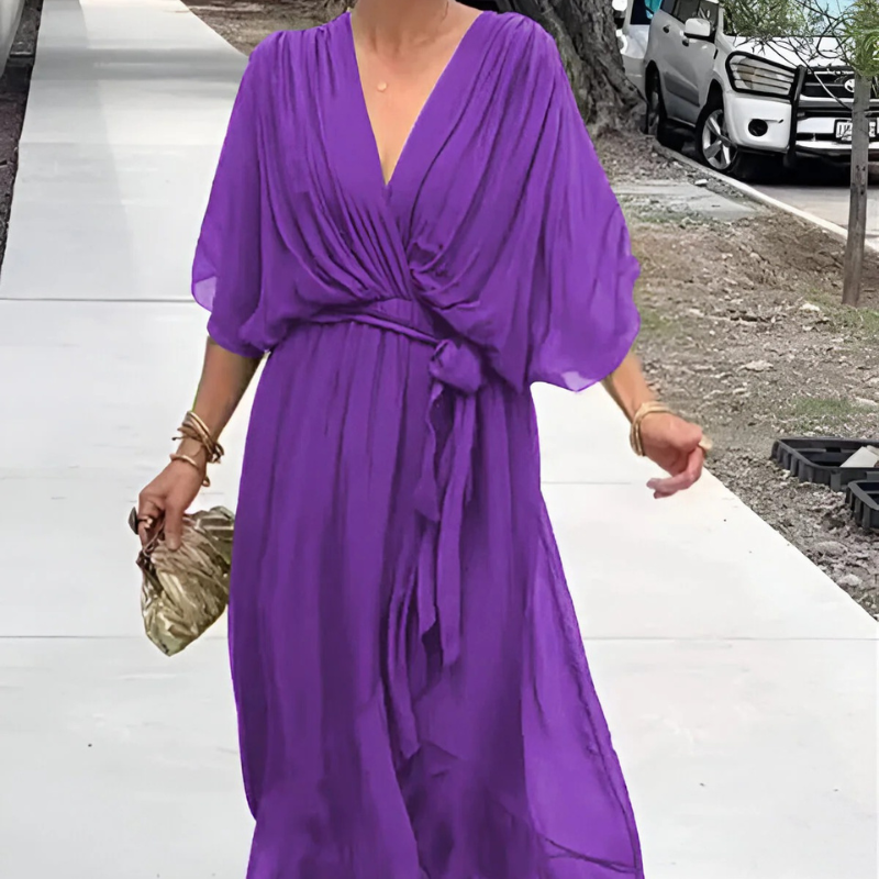 Quilla™- Elegant flytende kjole med V-hals