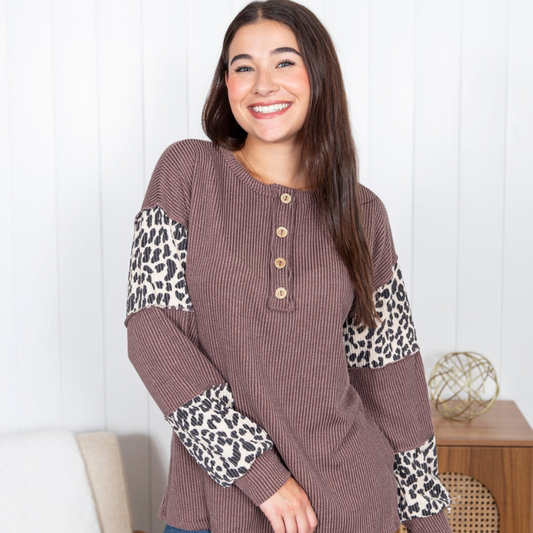 Zamira™- Topp med leopardermer