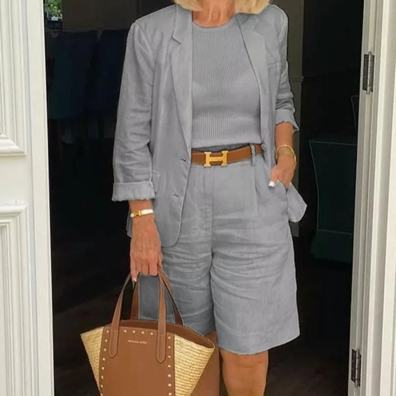 Mia™- Uformelt blazer- og shortssett